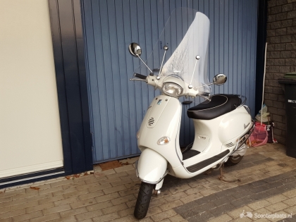 Vespa LX 50 wit